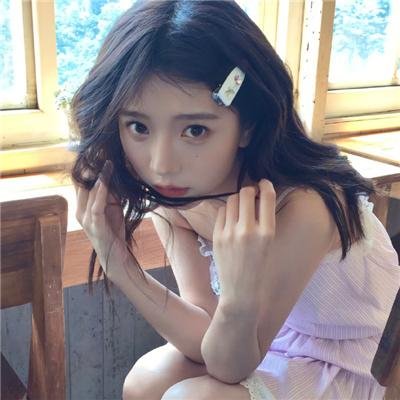 庭院里的女人